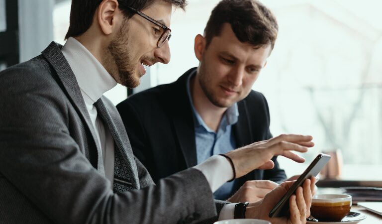 How-Mobile-Apps-Give-Leverage-to-Small-Business-Over-Big-Players