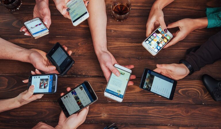 Why-Do-People-Depend-on-Mobile-Apps